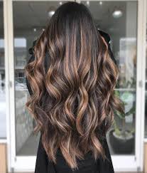 Jan 27, 2021 · una tinta che aggiunge nuova luminosità ai capelli castani 2021, che si scaldano con riflessi fondenti. 50 Sorprendenti Idee Per I Capelli Castani Cioccolato Per Il 2022 Capellidistile It