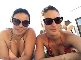 Karen liecelotte bejarano flores (santiago, 9 de febrero de 1985), conocida también por su antiguo nombre artístico karen paola, es una cantante, actriz y figura de televisión chilena. Karen Bejarano S Feet Wikifeet