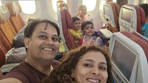 अहमदाबाद प्लेन क्रैश में जान गंवाने वाला बांसवाड़ा का डॉक्टर परिवार, जिसने  सालों बाद संग रहने का सपना लिए भरी थी लंदन की उड़ान - BBC News हिंदी