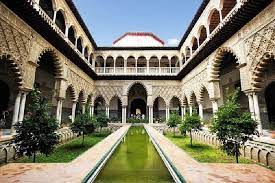 The site was initially a roman settlement, later used by the visigoths. Sevilla Kathedrale Und Royal Alcazar Tickets Ohne Anstehen 2021
