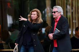 Il est vrai que ces derniers temps, il en avait fait sa spécialité, s'imposant en maître des le fils d'alain delon et de la mannequin rosalie van breemen a décidé de penser à lui, rien qu'à lui, et à ses amours. Alain Delon N Est Pas Amoureux Aucune Femme Ne Me Convient Closer