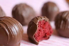 Red velvet cake is one of those 'in things' that all coffee shops will sell at some point, and the recipe that everyone wants to have and use, but its one of the most inconsistent cakes hi jane loving your blog, wanted to ask if making this red velvet cake for cake pops, would cream cheese frosting be. Red Velvet Cake Balls Bakerella