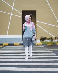 Koleksi foto 99+ foto siswi sma cantik berjilbab indonesia idaman terbaru, abg berhijab terbaru kumpulan foto anak sma berhijab. Keren Tapi Tetap Sopan Ini 9 Pose Foto Candid Buat Cewek Berhijab