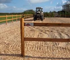 Gunstiger Preis Und Solider Zaun Fur Ihren Reitplatz Reiten Zaun Pferdestall Ideen