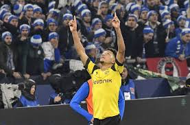 Der song ist vor einem jahr entstanden. Bundesliga Sancho Schiesst Bvb Zum Derbysieg Auch Bayern Gewinnt Fussball Stuttgarter Nachrichten