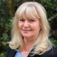 Kelli Whorton's Instagram, Twitter & Facebook