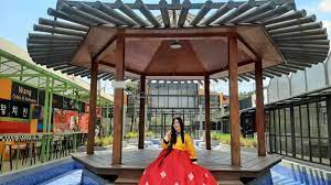 Bahkan banyak yang menyebut bahwa panorama alam di wilayah ini masih belum sepenuhnya tereksplor. 17 Tempat Wisata Dekat Stasiun Bandung Terfavorit Dan Hits Mamikos Info