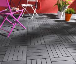 Les Dalles Emboitables Composites Sont Faciles A Utiliser Et Super Pratiques En Plus D Etre Tend Terrasse Bois Dalles Terrasse Exterieur Terrasse Faite Maison