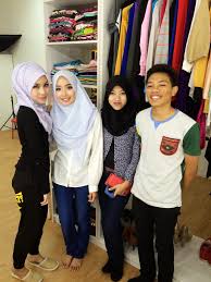 Bagi yang tidak tahu, aliff syukri bukanlah anak tunggal kepada bonda rozita dan kamarzaman kamaluddin, dia juga mempunyai seorang kakak bernama yatie yang kini menguruskan sendayu. Ngetop Dari Berita 10 Foto Kakak Dato Aliff Syukri Yang Cantik Giler