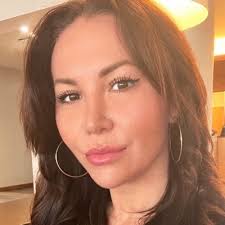 Chrissy Newton (@chrissynewton)