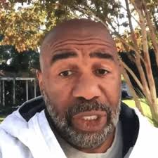 Fans Applaud Steve Harvey for Trying to Get Men to Step Up Their Style Game  with 'Blue Cheese' Award