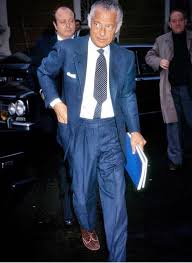 Emulate agnelli by twisting the tie knot slightly, we don't recommend this move for the boardroom however. Udire La Verita Gianni Agnelli