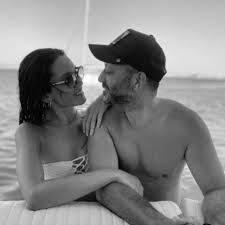 Ünlü oyuncu yüsra geyik, önceki gün rıza kocaoğlu ile hakkında çıkan aşk dedikodularına ilişkin sessizliğini bozdu. Yusra Geyik Ten Riza Kocaoglu Aciklamasi Magazin Haberleri Magazin Haberleri