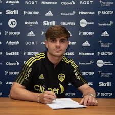 Aug 13, 2021 · leeds united winger raphinha was called up by brazil for the first time on friday and will join the squad for september's s triple header of world cup qualifiers against chile, argentina and peru. Another Young Chelsea Star Departs As Leeds United Confirm 1 5m Lewis Bate Transfer Football London