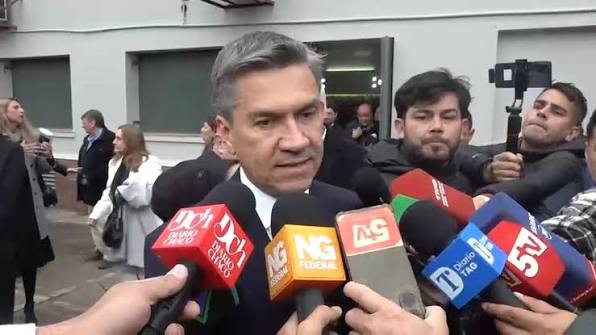 Este miércoles, el gobernador Leandro Zdero junto a su par de Corrientes,  Juan Pablo Valdés, acompañaron el acto de asunción del doctor Gerardo Omar  Larroza como rector de la Universidad Nacional del ...