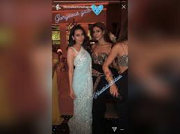 Karisma Kapoor Bonds With Abhishek Bachchan S Sister Shweta Nanda At Shah Rukh Khan S Diwali Bash Shweta bachchan nanda is an indian author, journalist, host and a former model.