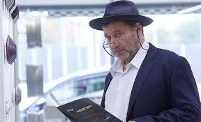 Od roku 1987 hrál ve vinohradském divadle. Tomas Topfer Alias Strazmistr Harasim Rad Osahava Zeny Bez Dovoleni Jenpromuze