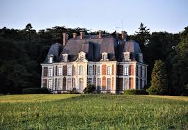 Decouvrez Le Chateau De La Mazure En Mayenne Chateau Chateau Anglais Brique Rouge