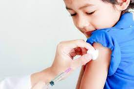 Pemberian vaksinnya dilakukan ketika bayi berusia 12 hingga 15 bulan. Daftar Imunisasi Wajib Yang Harus Didapat Si Kecil Alodokter