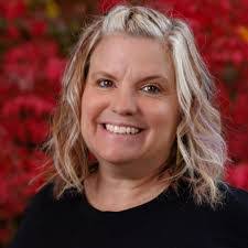 Amy Cromer's Instagram, Twitter & Facebook