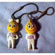 2 Porte Clefs Figurines Vintage Madame Et Monsieur Esso Sur Priceminister Porte Clef Souvenir Et Nostalgie Jouets Des Annees 1960