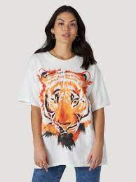 Wrangler Women S Oversized Tiger Tee Antique White Tees Women Oversized Tee