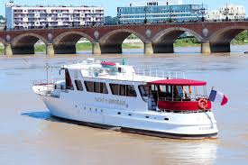 Prestige Commented Cruising On The Yacht Le Luna Visit Bordeaux