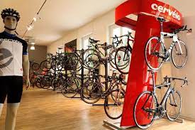 „fahrrad gefahren wird immer, sagt kundenberater uwe sprotowsky. Bike24 Store Store Dresden Lobtau