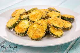 Queste zucchine al forno sono una scoperta recente, in questo modo le verdure vengono belle croccantine e molto saporite e non hanno nulla in poco meno di mezz'ora otterrete un contorno light e appetitoso, delle zucchine croccanti tipo chips di patate che faranno gola anche ai bambini, se le ha. Chips Di Zucchine Al Parmigiano Mangia Bevi Godi Blog Di Cucina E Ricette