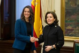 El boja publica la convocatoria, dotada con 2,3 millones, por la que los ayuntamientos podrán solicitar antes del 25 de junio hasta 15.000 euros para mejorar sus servicios Datei Saenz De Santamaria Se Reune Con Ines Arrimadas Portavoz De Ciudadanos En El Parlamento De Cataluna Jpg Wikipedia