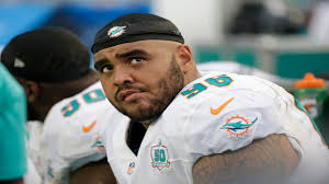 Former Dolphins player signs with WWE