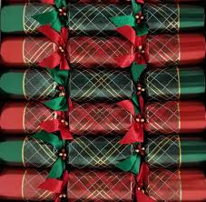 Luxury christmas crackers from tom smith. Amazon Com Tom Smith Festive Red Green Holiday Crackers Pack Of 8 13 1 2 X 2 Each Containing A Surprise Gift A Foil Crown And A Fun Joke Home Kitchen