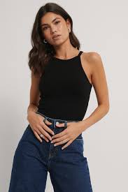 L'élégance du col montant est à vous. Debardeur Court A Col Montant Noir Na Kd Fr