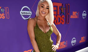 Rappers quavo and saweetie held hands as they were out celebrating valentine's. Quavo S Girlfriend Saweetie Reveals How Her Cleavage Looks So Great In A Black Lace Corset Dress From The Stage