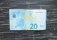 Verschönere ein geldgeschenk, indem du deine geldscheine zu einem einfachen herz faltest. Herz Aus Geldscheinen Falten Mit Einfacher Anleitung Geschenke De