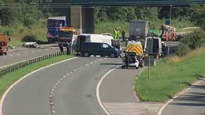 A silver ford transit, and a blue daf hgv. Gbfronvp7xzr8m