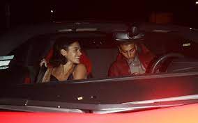 Apontado como novo affair de bruna marquezine, younes bendjima é. Bruna Marquezine E Flagrada Com Ex De Kourtney Kardashian Em La Vogue Celebridade
