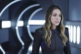 Chloe dao (born june 15, 1972) is an american fashion designer and television personality who lives and works in houston, u.s.she was the winner of the second season of the reality show project runway with a collection of women's evening wear. Marvel S Agents Of S H I E L D Bild Chloe Bennet 3 Von 850 Filmstarts De
