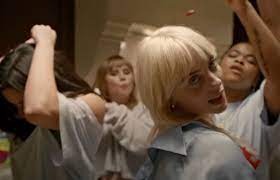 The song was released on june 2, 2021, along with its accompanying music video.… Billie Eilish Teilt Vierte Single Aus Happier Than Ever Lost Cause