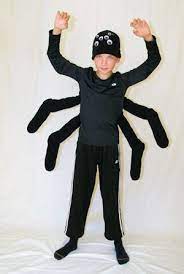 Reißen/schneiden sie ein paar löcher in die alte kleidung, sodass sie noch älter und beschmieren sie die kleidung danach mit kunstblut und wickeln sie sich die mullbinden um den halz und um. Selbst Gemacht 5 Ideen Fur Nachhaltige Halloween Kostume Halloween Kostume Kinder Kostum Spinne Kinder Halloween Kostum Spinne