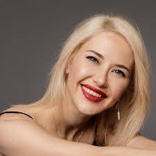 Florence Parker's Instagram, Twitter & Facebook