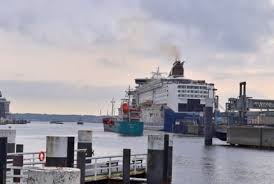 Mit einer vr brille bist du live und in 3d bei deinem camgirl und hast sie zum greifen nahe als würdest du mit ihr live im bett liegen. Cargo Ship Rio 2 Live Webcam Decin Czech Republic World Cams