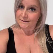 Are country bars in Nashville busy