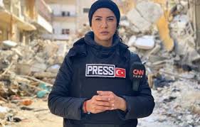 Fulya öztürk birçok üniversite ve dernekten ödüller aldı. Azerbaycanli Gazeteciden Fulya Ozturk Belgeseli Tepkisi Savasta Fedakarlik Yapan Gazetecilerimizi Gormezden Gelmek Adaletsizliktir