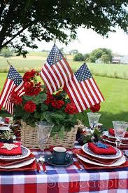 Easy Table Decorations For 4th Of July Independence Day Family Holiday Net Guide To Family Holidays On The Internet 4th Of July Decorations Simple Table Decorations Table Decorations