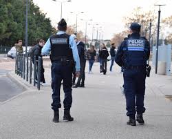 Définition, synonymes, citations, traduction dans le dictionnaire de la langue française. Quelle Reconversion Pour Un Policier Ou Gendarme