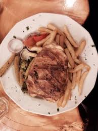 Prendete i petti di pollo dalla marinata, scolateli un pochino e metteteli nella padella; Petto Di Pollo Alla Griglia Bugac Style Arrotolato Con Pancetta E Formaggio Picture Of Paprika Budapest Tripadvisor