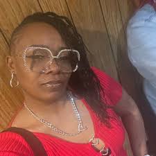 Ebony Ingram, a mother diagnosed with leukemia while pregnant, had to give  birth to her twins 15 weeks early in order to begin cancer treatment.  Despite the challenges, both Ebony and her