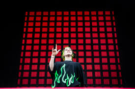 Check spelling or type a new query. Billie Eilish Pukkelpop 2019 Dansende Beren