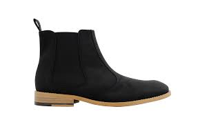 Chelsea boots in suede with elastic gores in the sides and a loop at the back. Veganer Chelsea Boot Fair Chelsea Boot Men Black Suede Avesu Vegan Shoes